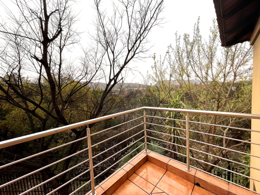 5 Bedroom Property for Sale in Birdwood Estate North West